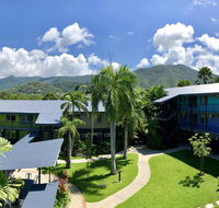 Cairns Adventure Lodge - Cook your own meals in your private Kitchen includes Dishwasher Washing Machine - Accommodation Main Beach