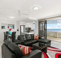Cairns Luxury Seafront Apartment - Accommodation Main Beach