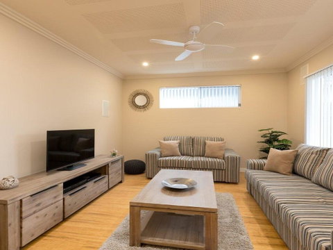 Callala Breeze - Access To Indoor Community Pool - Accommodation Main Beach 2