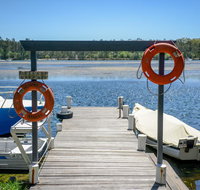 Calm Waters Waterfront Cottages - Accommodation Main Beach