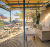 Cambridge Lodge - Accommodation Main Beach