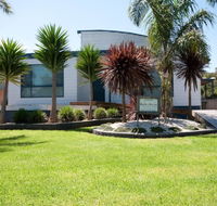 Cambroe - Accommodation Main Beach