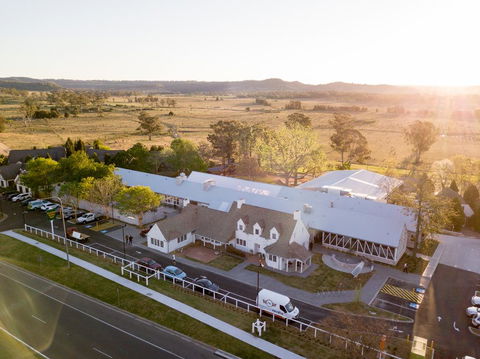 Camden Valley Inn - Accommodation Main Beach 0
