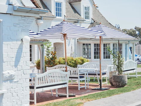 Camden Valley Inn - Accommodation Main Beach 1