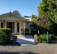 Camelot Cottages - Accommodation Main Beach