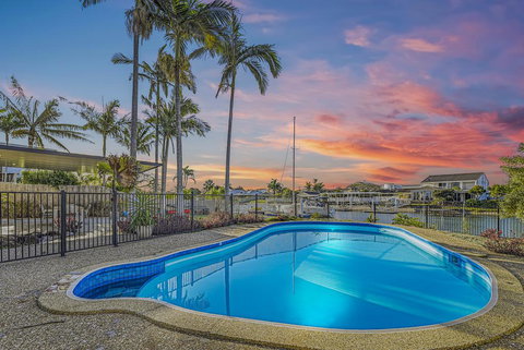 CANAL HOME NEAR MOOLOOLABA - Accommodation Main Beach 1