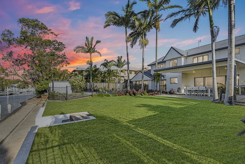 CANAL HOME NEAR MOOLOOLABA - Accommodation Main Beach 0