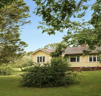 Canary Cottage - fresh clean simple  comfortable - Accommodation Main Beach