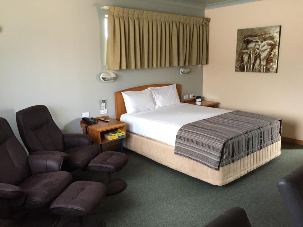 Earlville QLD Accommodation Main Beach