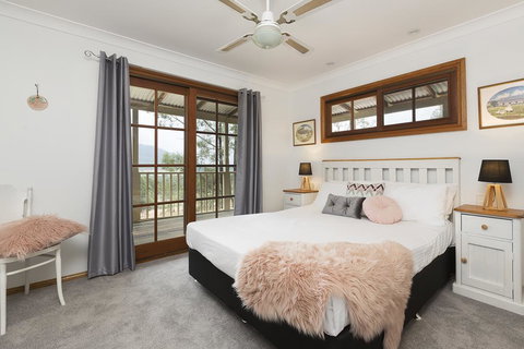 Cants Cottage - Accommodation Main Beach 1