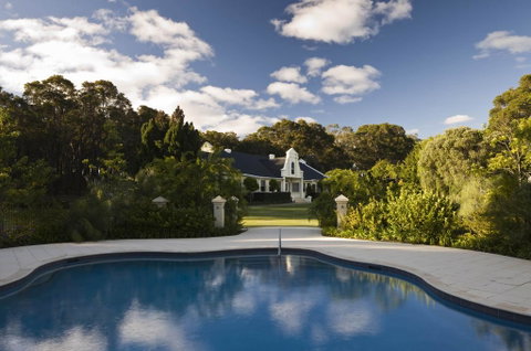 Cape Lodge - Accommodation Main Beach 1