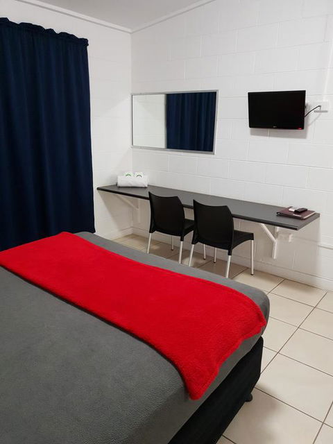 Capricorn Hotel - Accommodation Main Beach 2