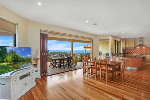 Captain's Retreat - Accommodation Main Beach 0