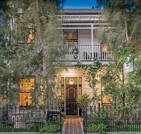 Captains Retreat Apartments and Cottages - Accommodation Main Beach