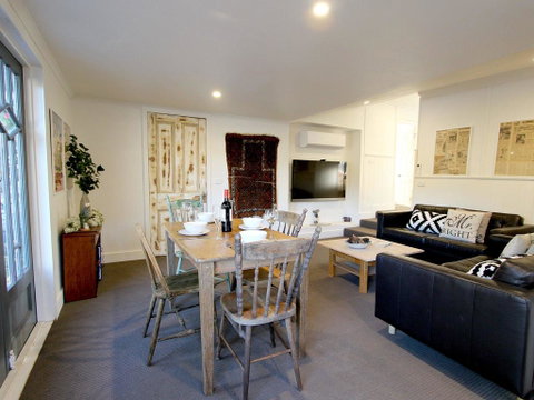 Cara - Accommodation Main Beach 3