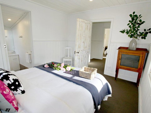 Cara - Accommodation Main Beach 2