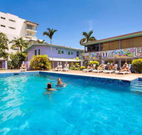 Caravella Backpackers - Accommodation Main Beach