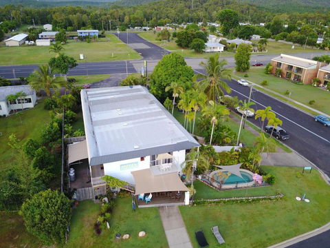 Cardwell Beachfront Motel - Accommodation Main Beach 1