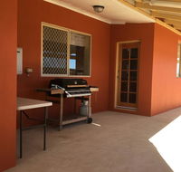 Caretakers Cottage Budget Accommodation - Accommodation Main Beach
