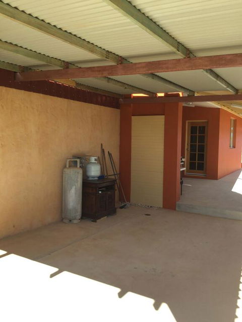 Caretakers Cottage Budget Accommodation - Accommodation Main Beach 2