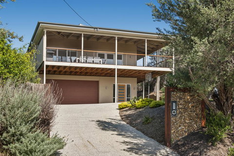 Carramar Views - Accommodation Main Beach 0