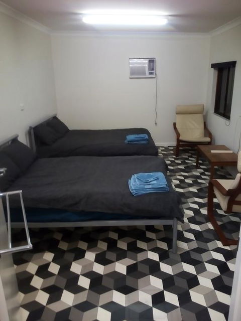 Cartledge Ave - Accommodation Main Beach 2