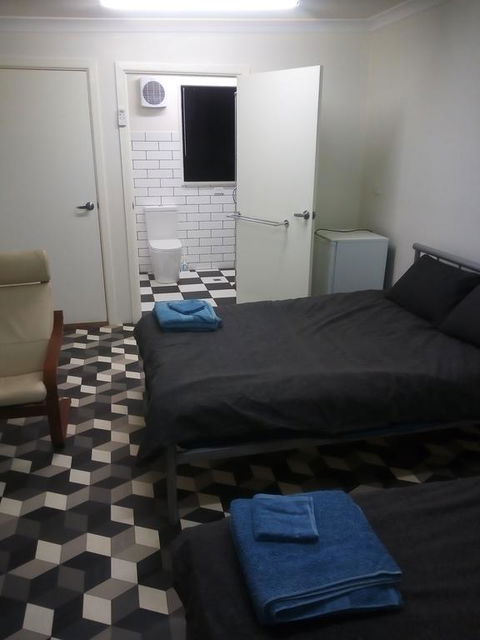 Cartledge Ave - Accommodation Main Beach 1