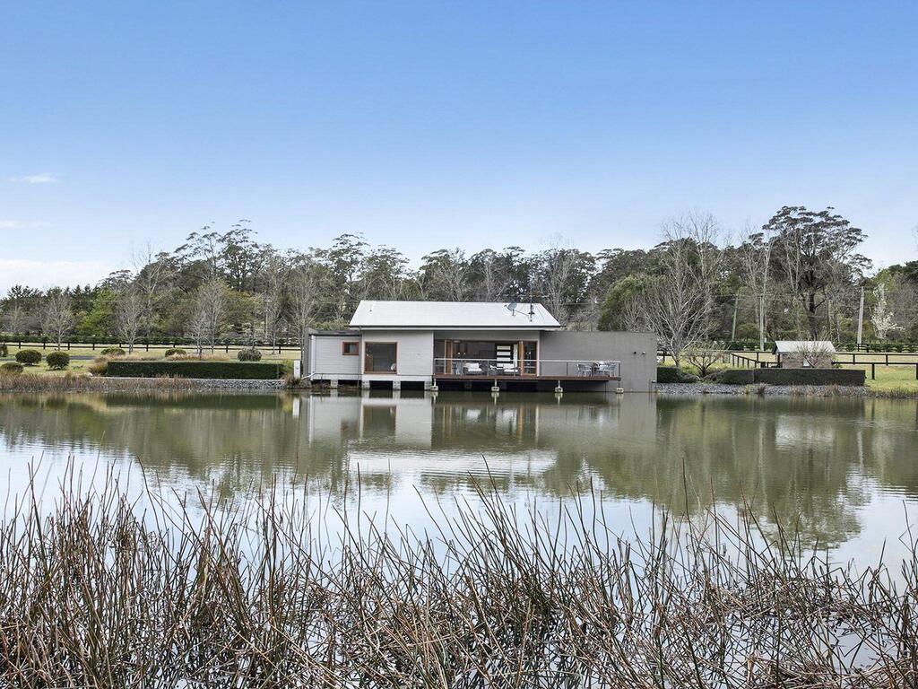 Alpine NSW Accommodation Main Beach