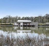 Casa sul lago - quite simply a very special place - Accommodation Main Beach