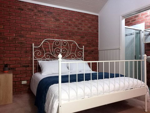 Castle Stay At Lakes Entrance - Accommodation Main Beach 3
