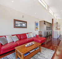 CASTWOOD VILLA No.2 - Accommodation Main Beach