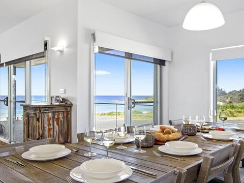 Catalina - Brand New House - Accommodation Main Beach 0