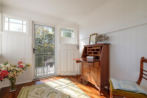 Central Cottage - Accommodation Main Beach 3