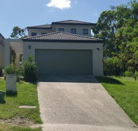Central Gold Coast Large Modern Elevated House - Accommodation Main Beach