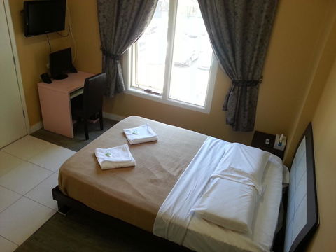 Central Private Hotel - Accommodation Main Beach 2