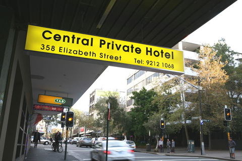 Central Private Hotel - Accommodation Main Beach 0