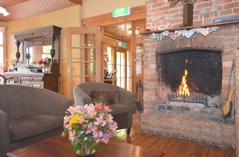 Central Springs Inn - Accommodation Main Beach 1