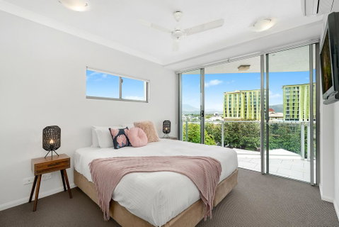 Centrepoint Apartments - Accommodation Main Beach 1
