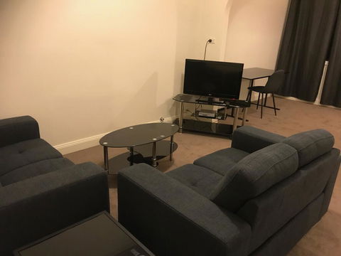 Charles Rasp Motor Inn & Cottages - Accommodation Main Beach 3
