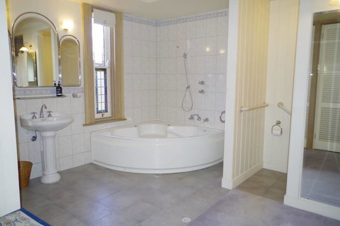 Charlottes Cottage - Accommodation Main Beach 1