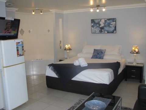 Charm City Motel - Accommodation Main Beach 3