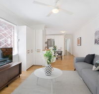 Charming parkside apartment in quiet area - Accommodation Main Beach