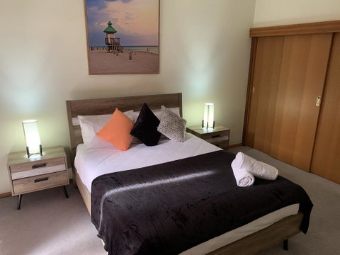 Chateau N'Ville - Accommodation Main Beach 1