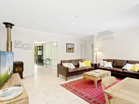 Cherry Walk Cottage - Accommodation Main Beach 2