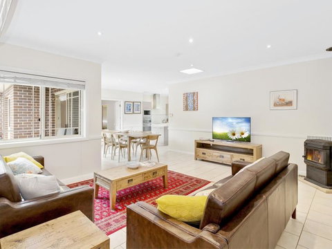 Cherry Walk Cottage - Accommodation Main Beach 1