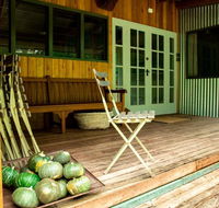 Chevys Rest - Accommodation Main Beach