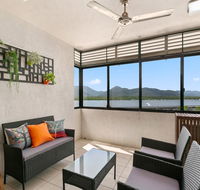 Chic City Apartment with Waterfront Views - Accommodation Main Beach