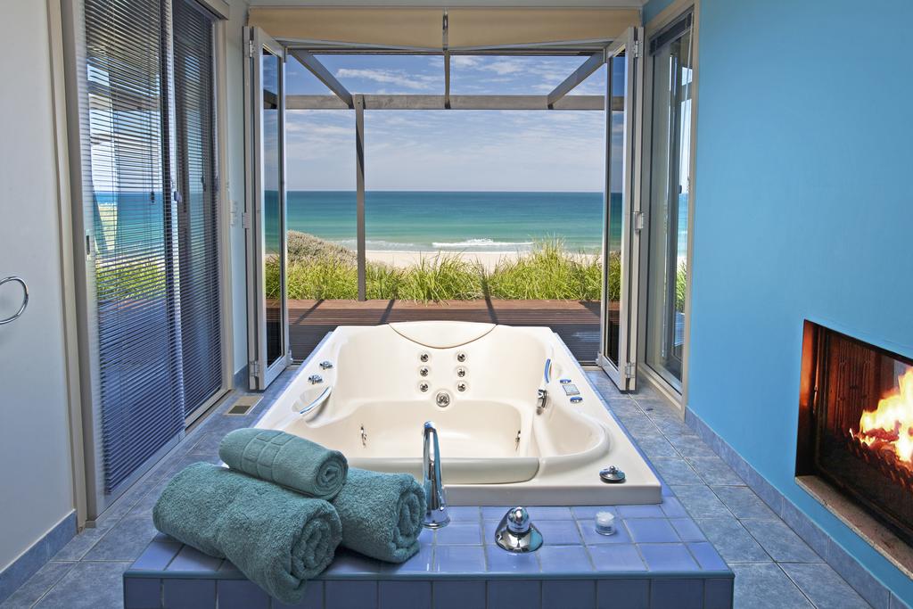 Accommodation Main Beach