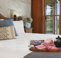 CHRISTOPHERS COTTAGE - Accommodation Main Beach