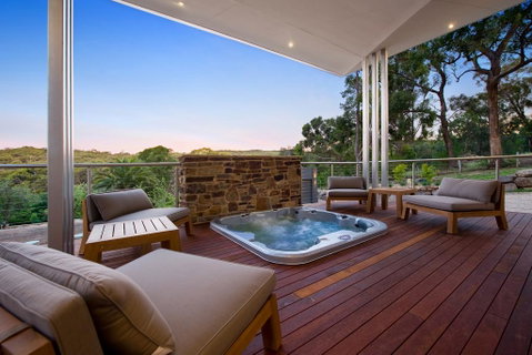 Cinque - Accommodation Main Beach 1